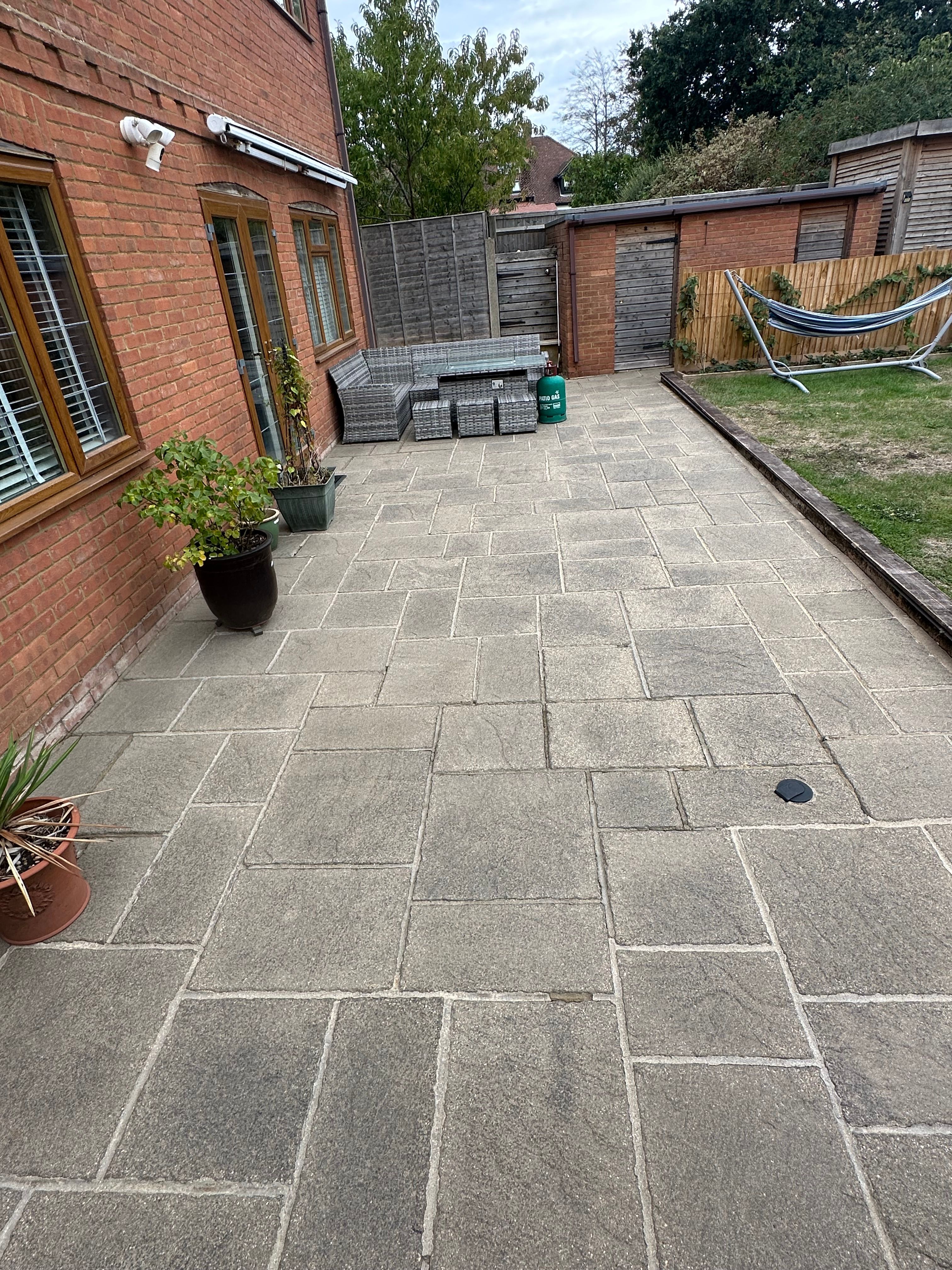 Clean paved patio in a Buckinghamshire garden